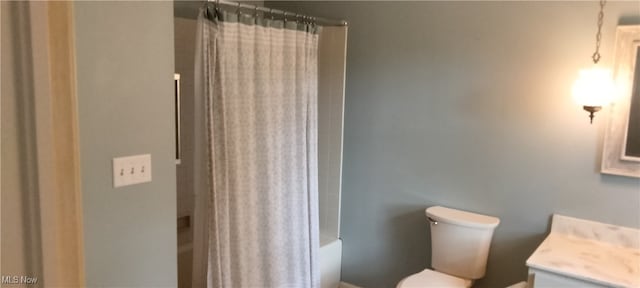 full bathroom with shower / tub combo, vanity, and toilet