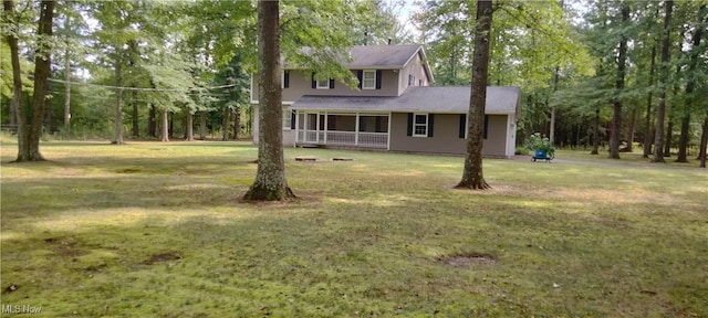 view of front facade with a front yard