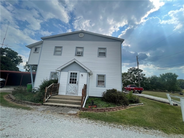 view of front of home featuring a front yard