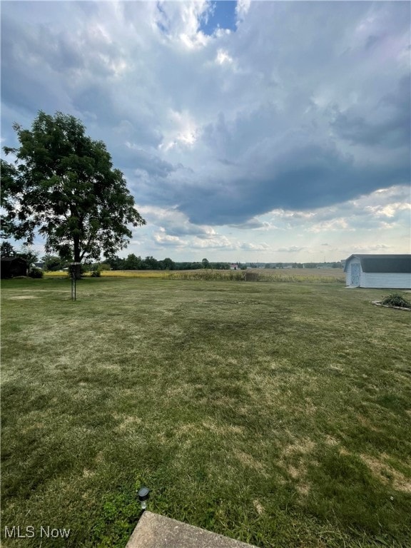 view of yard with a rural view