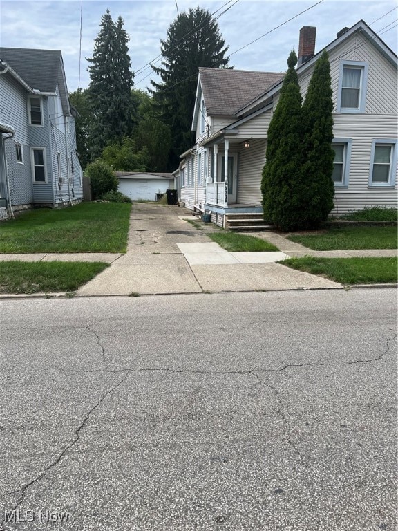 view of side of property featuring a yard