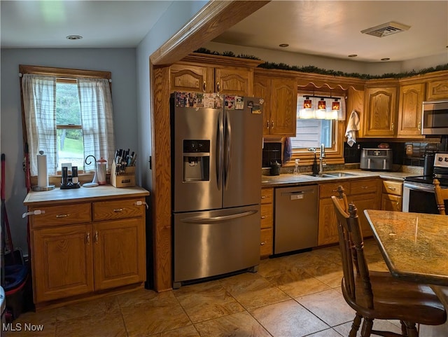 kitchen with stainless steel appliances, backsplash, sink, and lofted ceiling