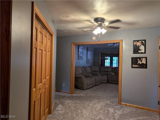 carpeted living room featuring ceiling fan