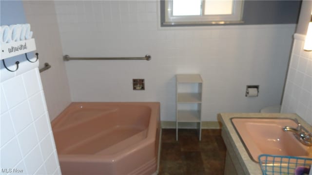 bathroom featuring vanity, toilet, and a bathtub