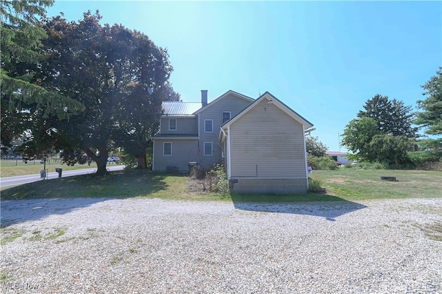 exterior space featuring a front yard