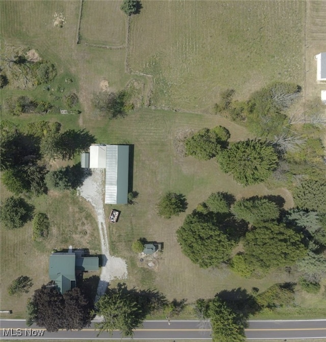 birds eye view of property featuring a rural view