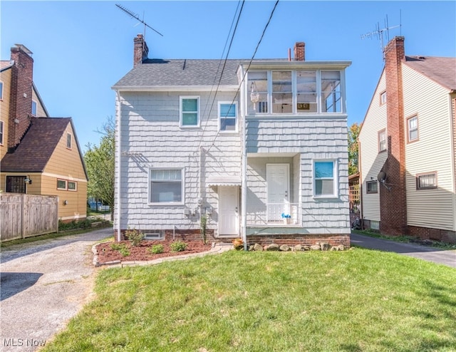 view of front of house with a front lawn