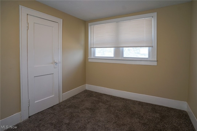 unfurnished room featuring carpet