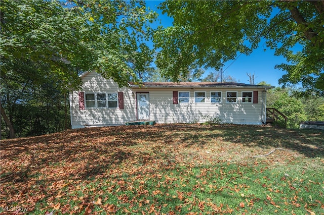 single story home featuring a front yard