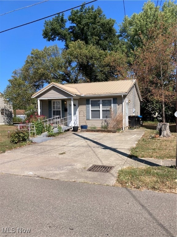 view of front of property