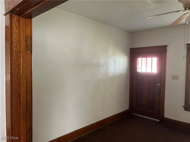 entryway featuring ceiling fan and baseboards