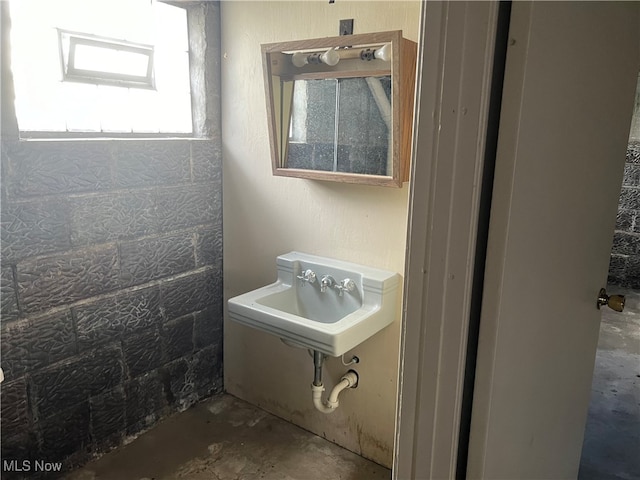 bathroom with concrete flooring and sink