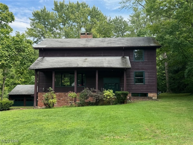 view of front of house featuring a front lawn