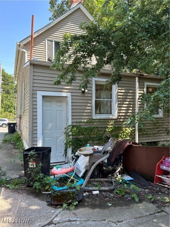 view of front property