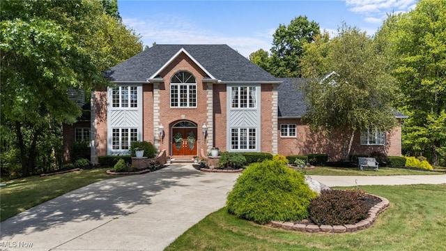 view of front of house featuring a front yard