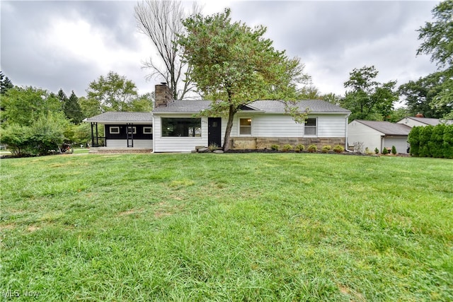 view of front of house featuring a front yard