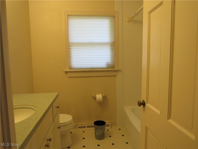 full bathroom with washtub / shower combination, toilet, and vanity