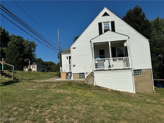 view of front of house featuring a front yard