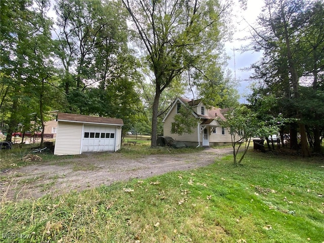 view of yard featuring an outdoor structure and a garage