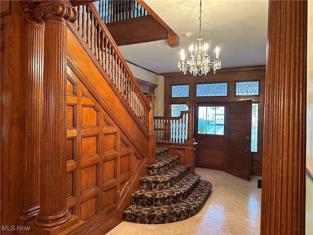 foyer featuring an inviting chandelier and ornamental molding