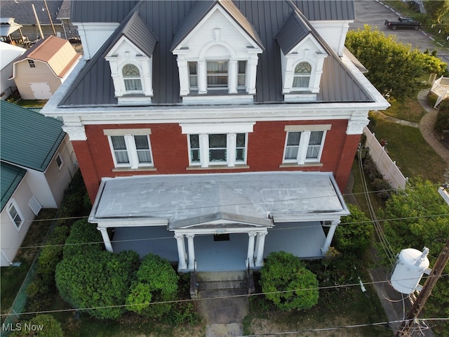 view of front facade