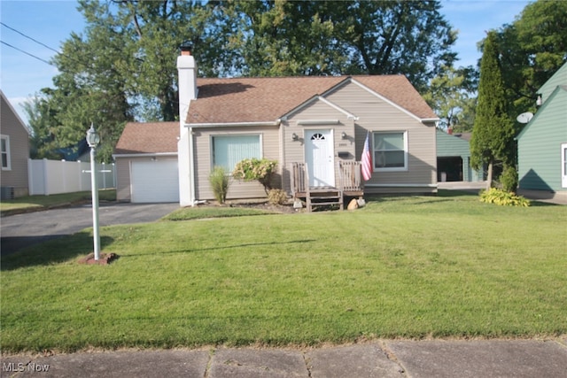 view of front of home featuring a front lawn