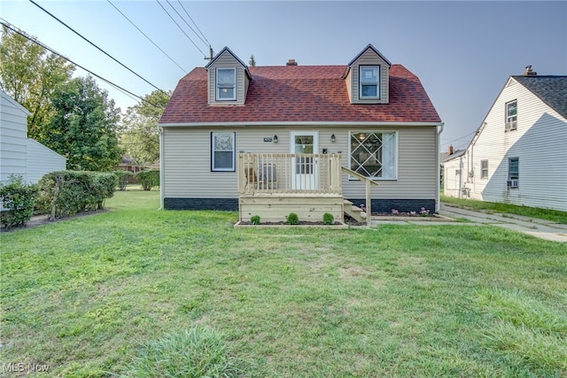 cape cod-style house with a front yard