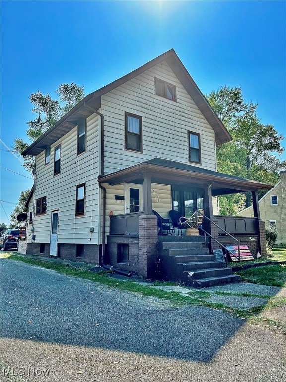 view of front of house featuring a porch