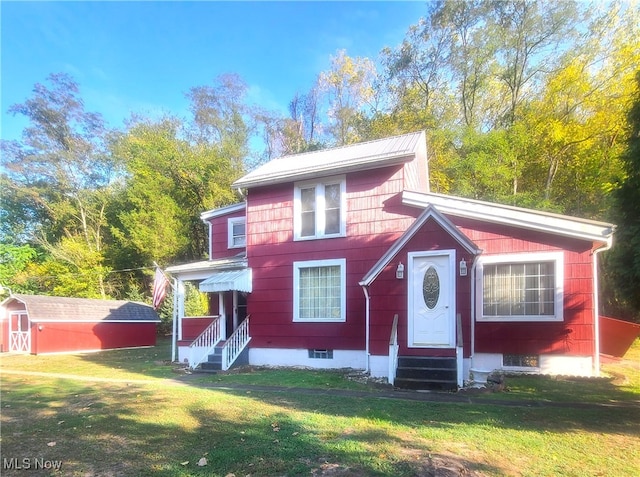 view of front of home featuring a front yard