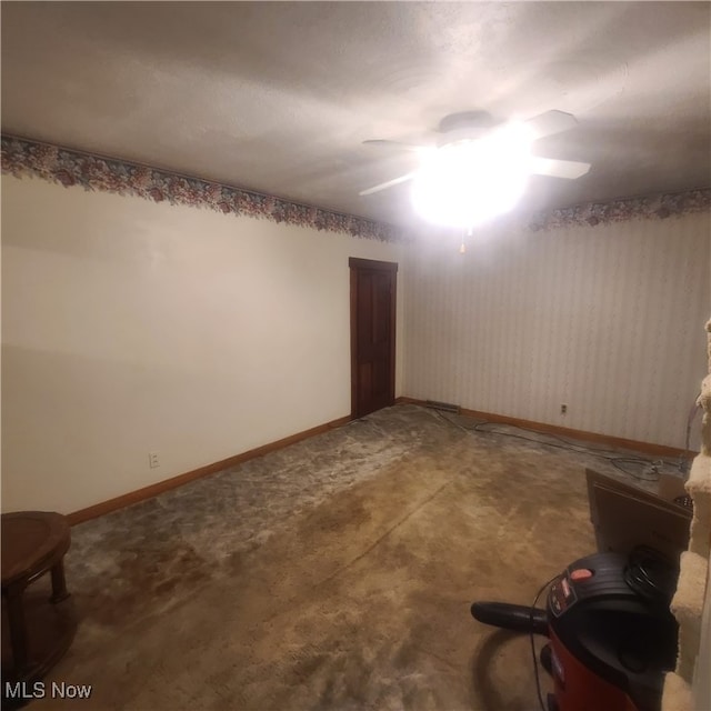 unfurnished room featuring concrete floors and ceiling fan