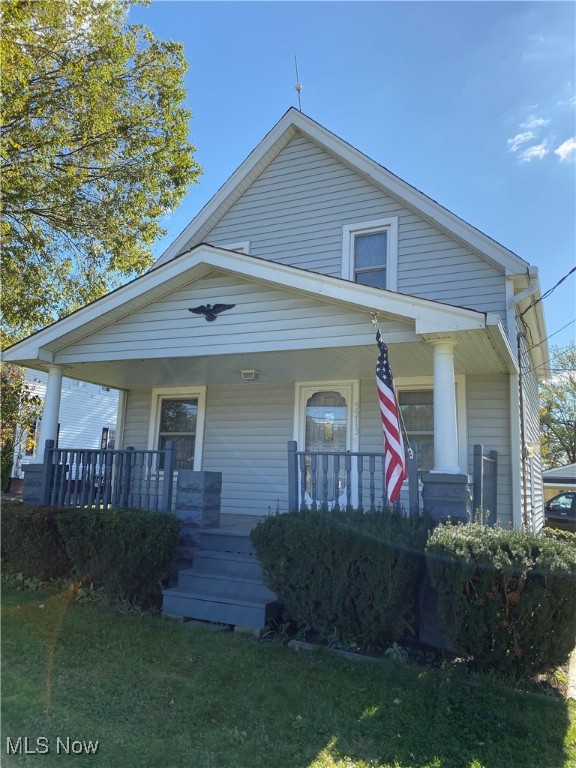 view of front of property with covered porch