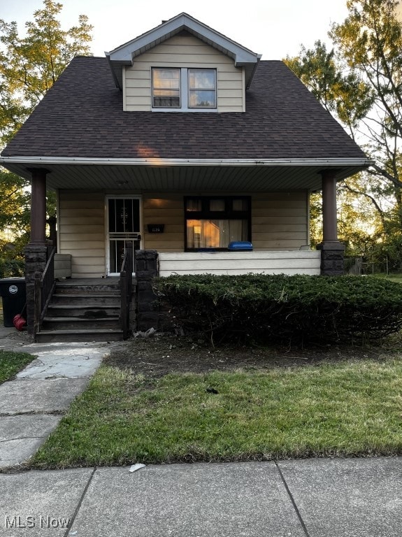 view of front facade with covered porch