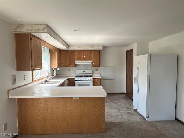 kitchen featuring kitchen peninsula, sink, and white appliances