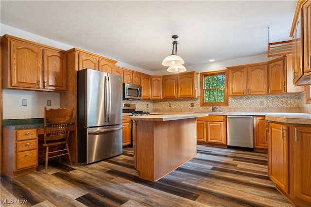 kitchen with stainless steel appliances, a center island, hanging light fixtures, and dark wood-type flooring