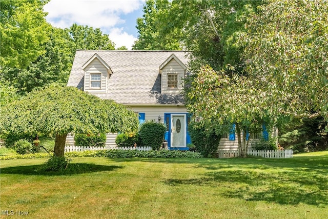 cape cod home featuring a front yard