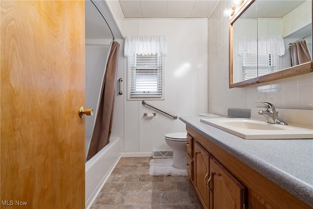 full bathroom with decorative backsplash, shower / tub combo with curtain, vanity, and toilet