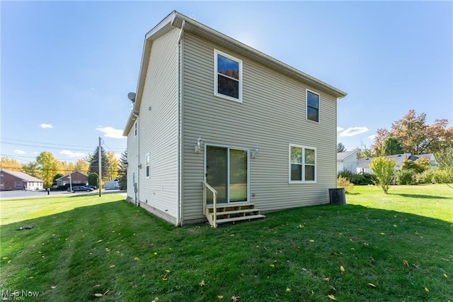 back of house featuring a lawn