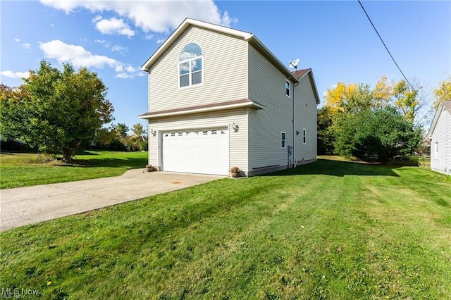 view of side of property featuring a lawn and a garage