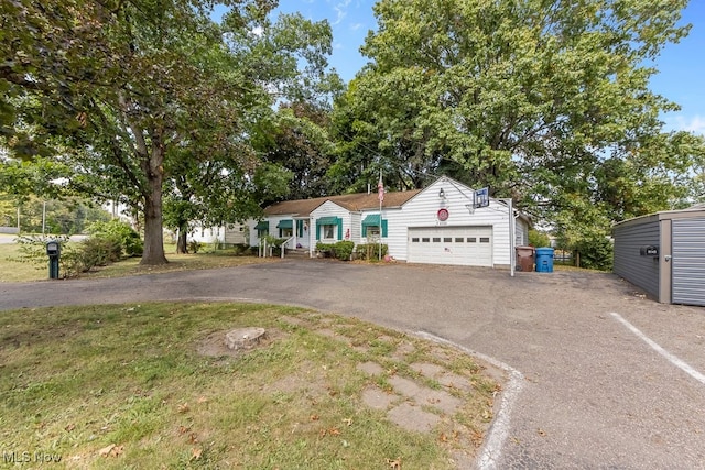 view of front of property featuring a garage and a front yard