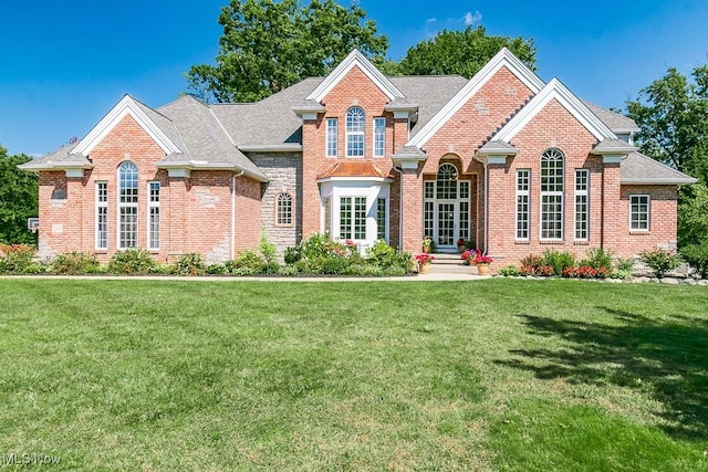 view of front of property featuring a front yard and brick siding
