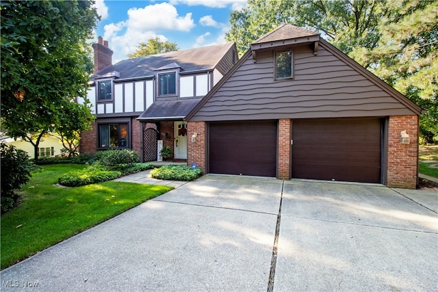 view of front of property featuring a front lawn