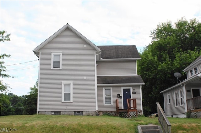 view of front facade featuring a front lawn