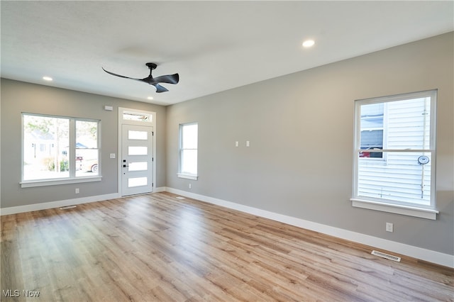 unfurnished room featuring light wood-type flooring and ceiling fan