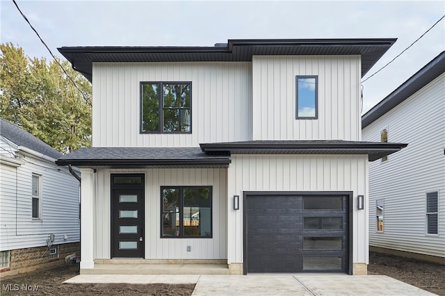 view of front facade with a garage