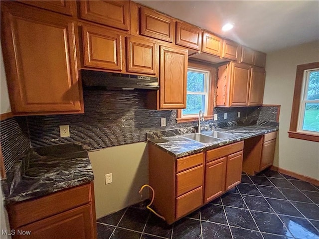7836 Oak St, Masury, OH 44438 - kitchen featuring tasteful backsplash, baseboards, dark countertops, under cabinet range hood, and a sink
