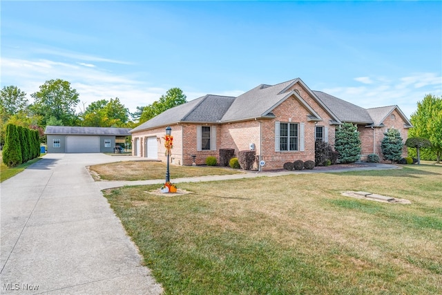 view of front of house featuring a front yard