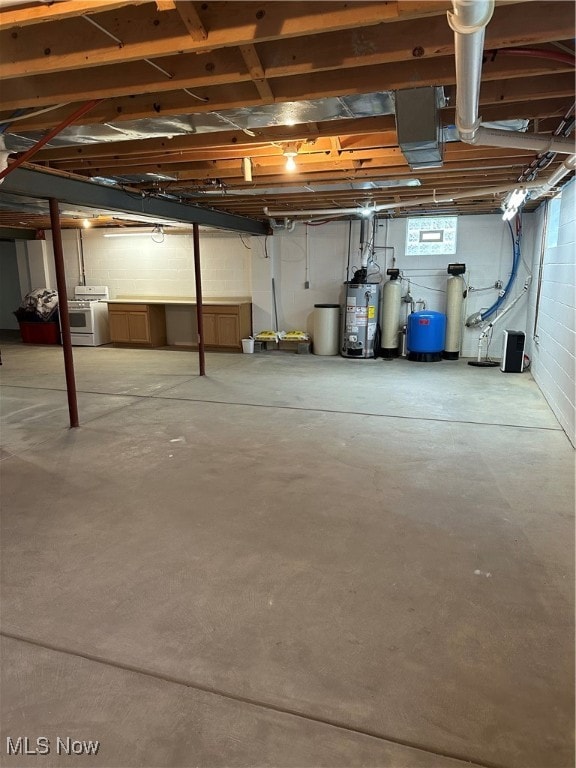 basement with gas water heater and washer / dryer