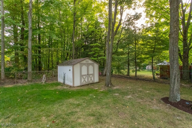 view of outdoor structure with a yard