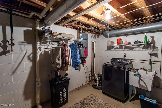 basement with sink and washer / dryer