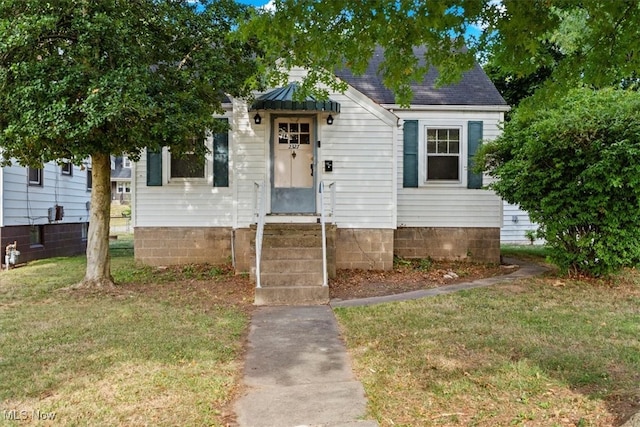 bungalow-style house with a front lawn